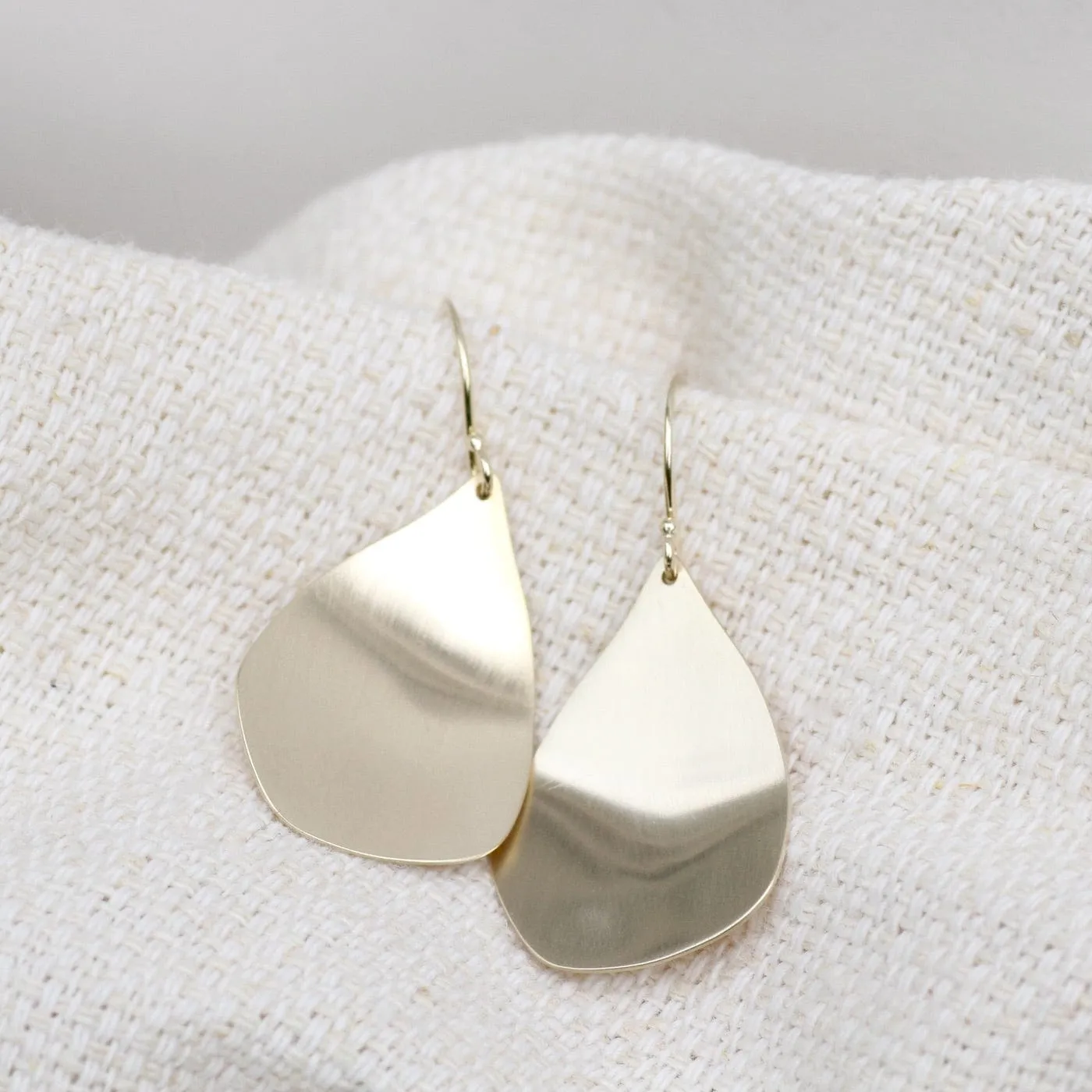 10k Sway Single Earrings