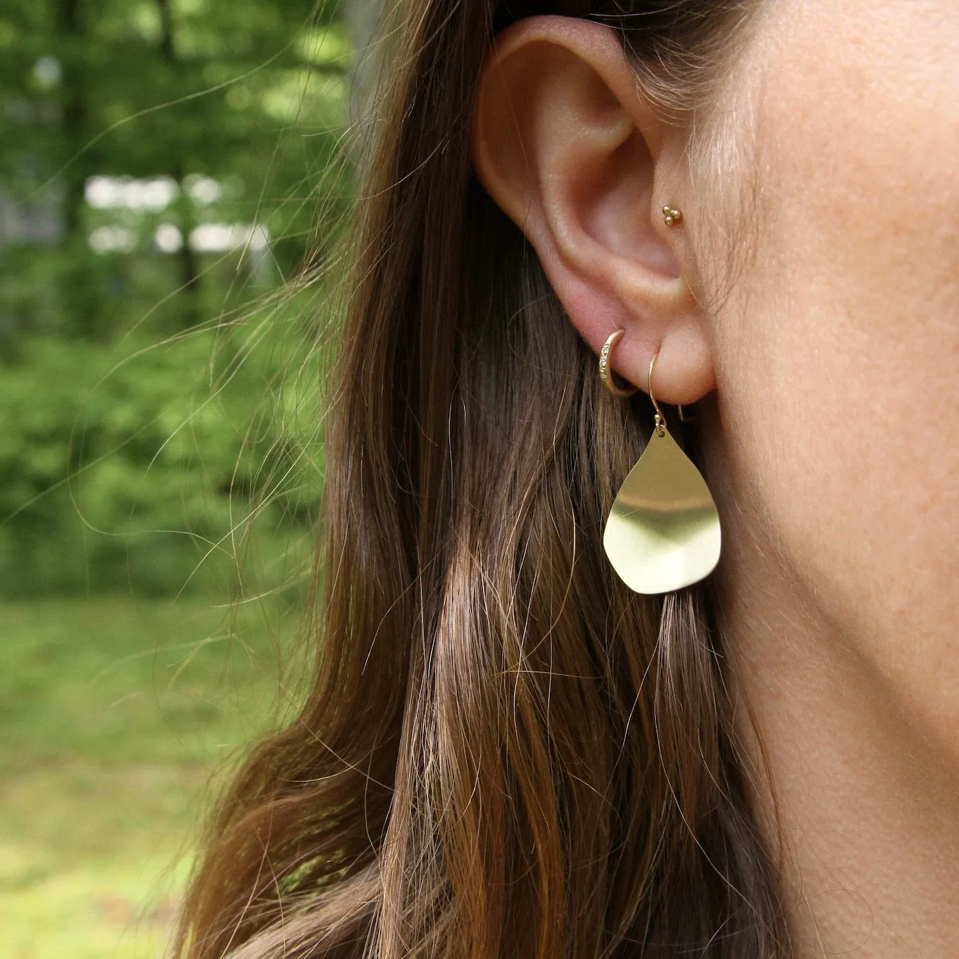10k Sway Single Earrings