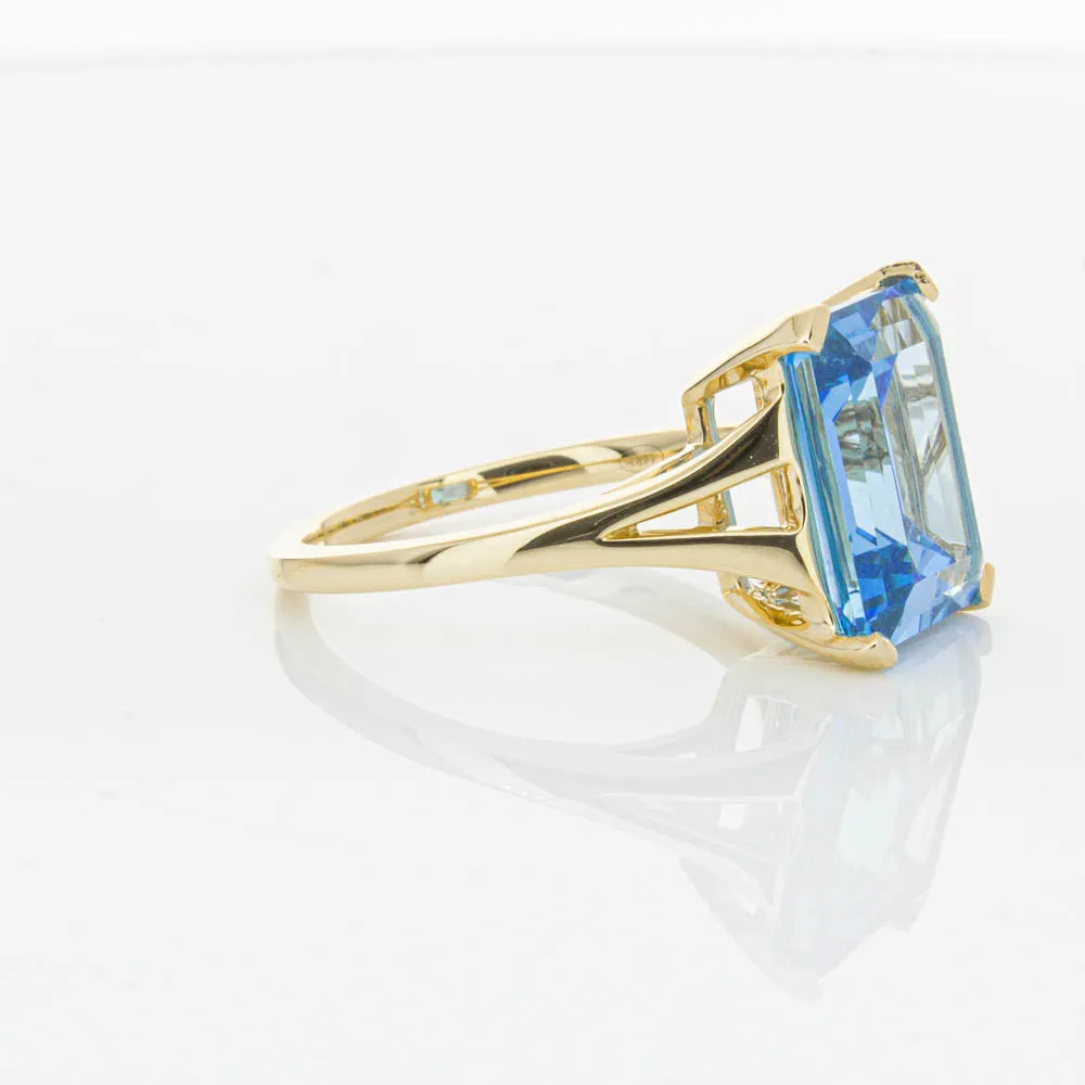 14ct Yellow Gold 6.24ct Blue Topaz Juliet Ring