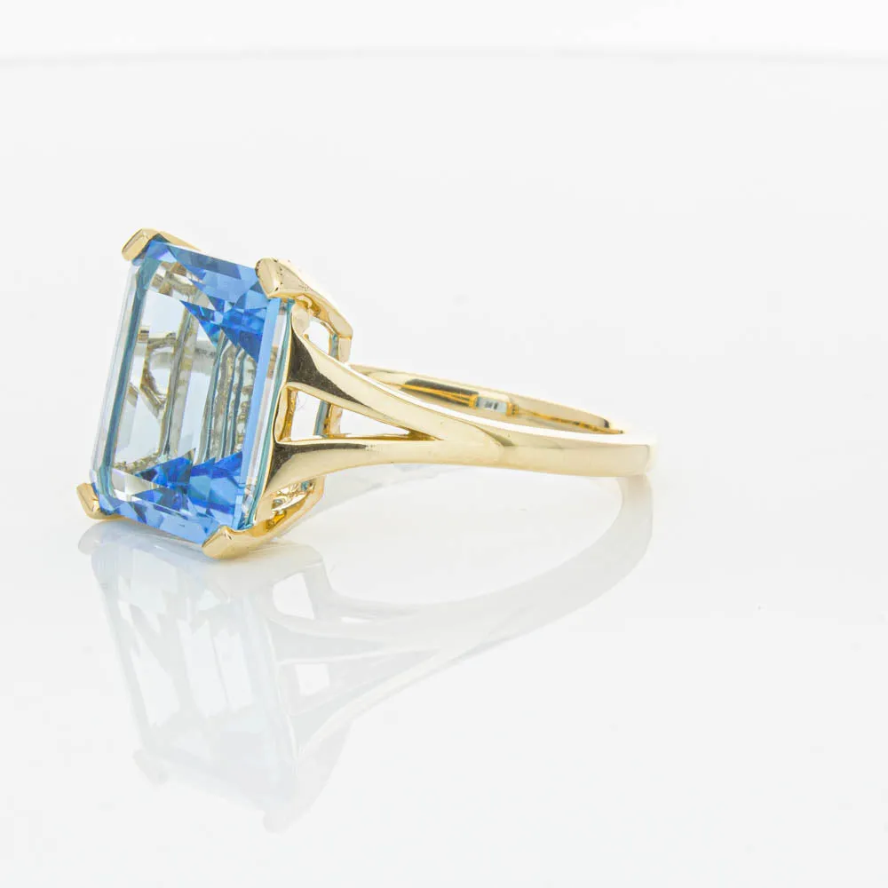 14ct Yellow Gold 6.24ct Blue Topaz Juliet Ring
