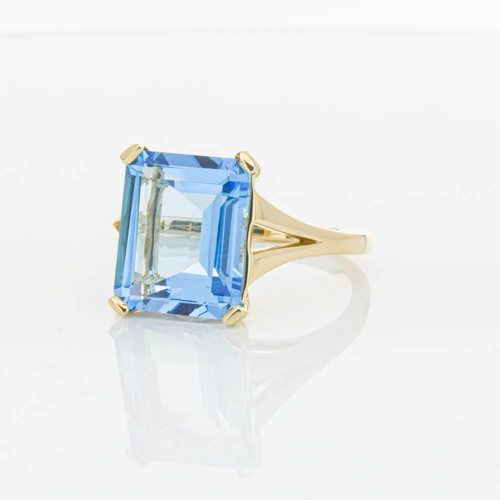 14ct Yellow Gold 6.24ct Blue Topaz Juliet Ring