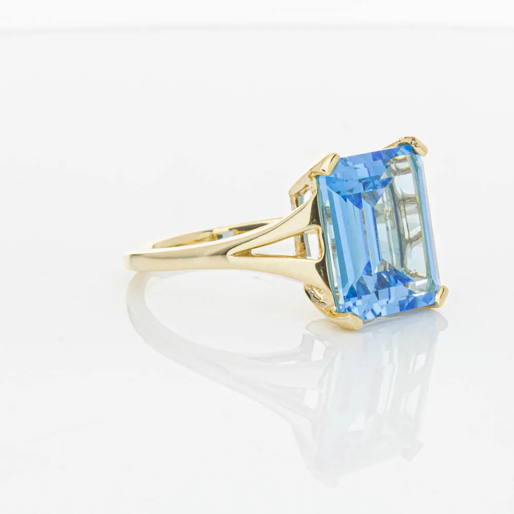 14ct Yellow Gold 6.24ct Blue Topaz Juliet Ring