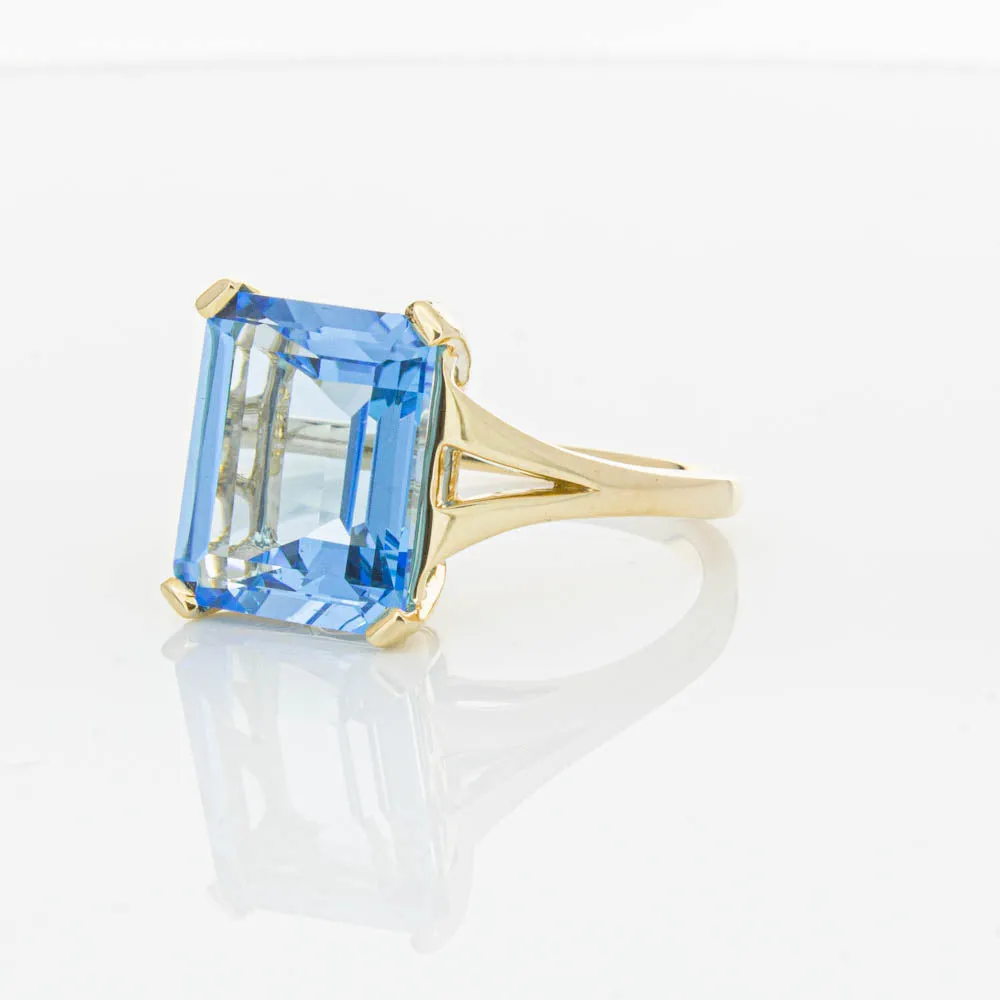 14ct Yellow Gold 6.24ct Blue Topaz Juliet Ring