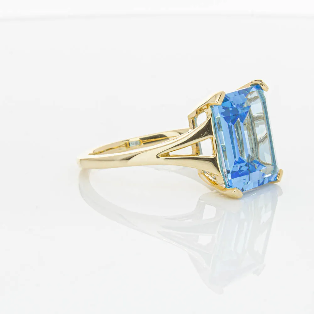 14ct Yellow Gold 6.24ct Blue Topaz Juliet Ring