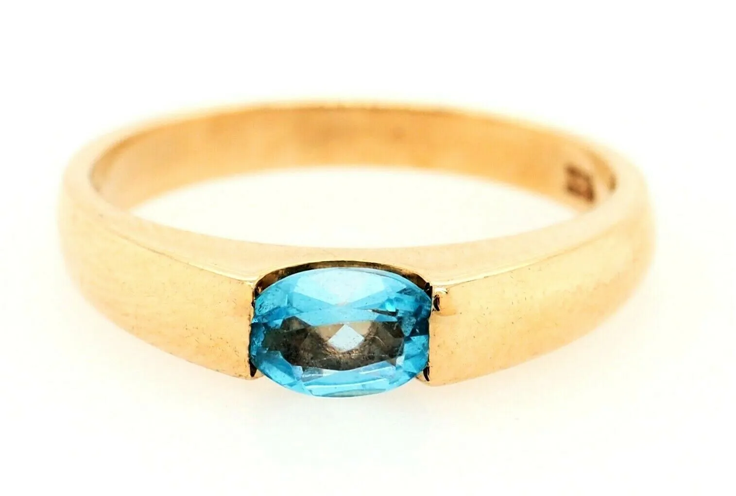 9ct Yellow Gold Topaz Dress Ring