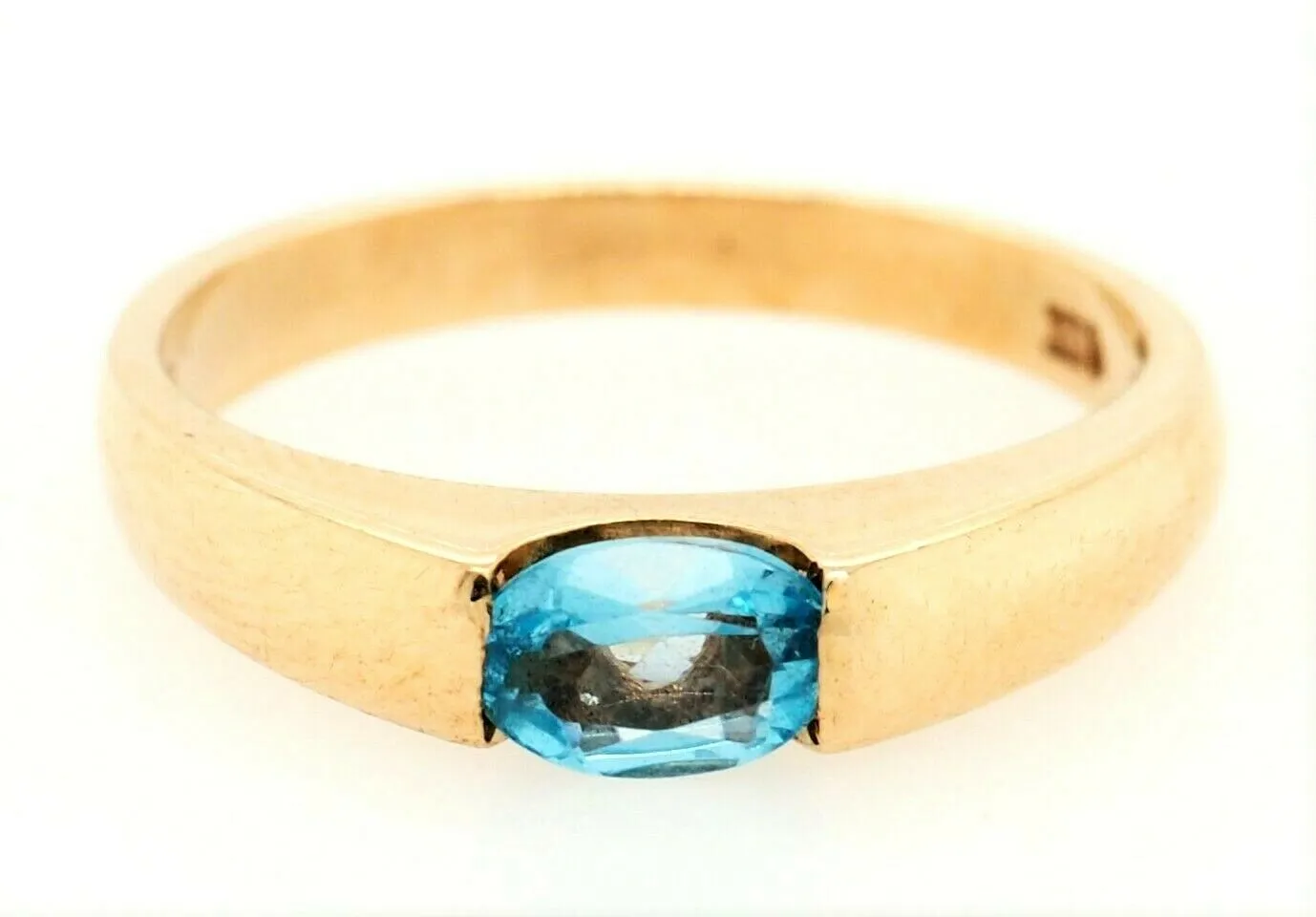 9ct Yellow Gold Topaz Dress Ring