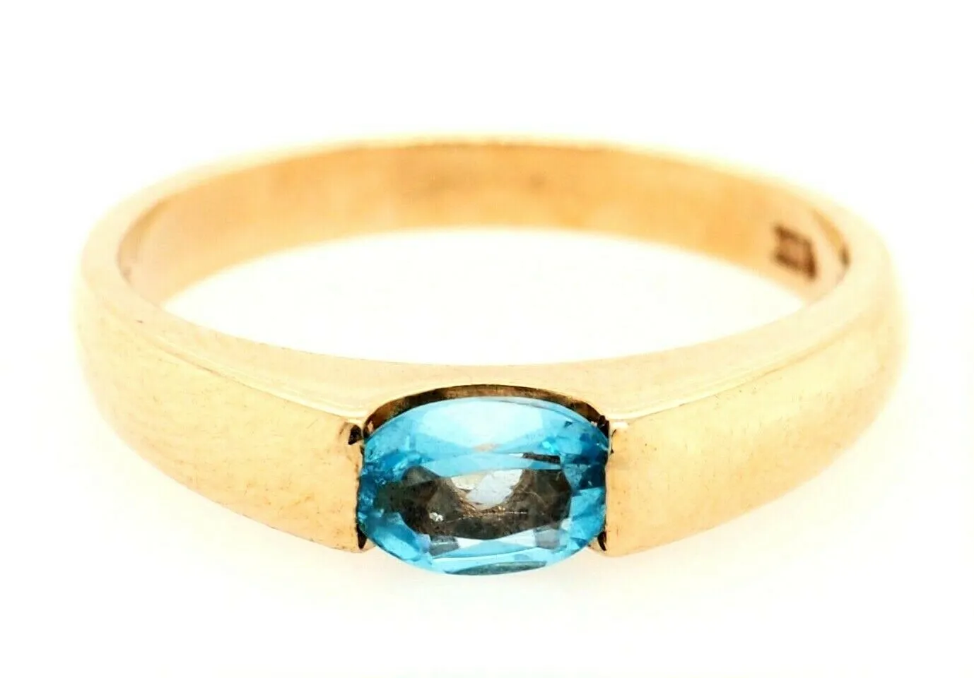 9ct Yellow Gold Topaz Dress Ring