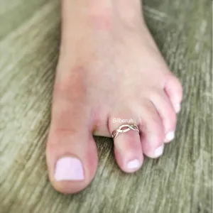 Criss Cross Silver Toe Ring