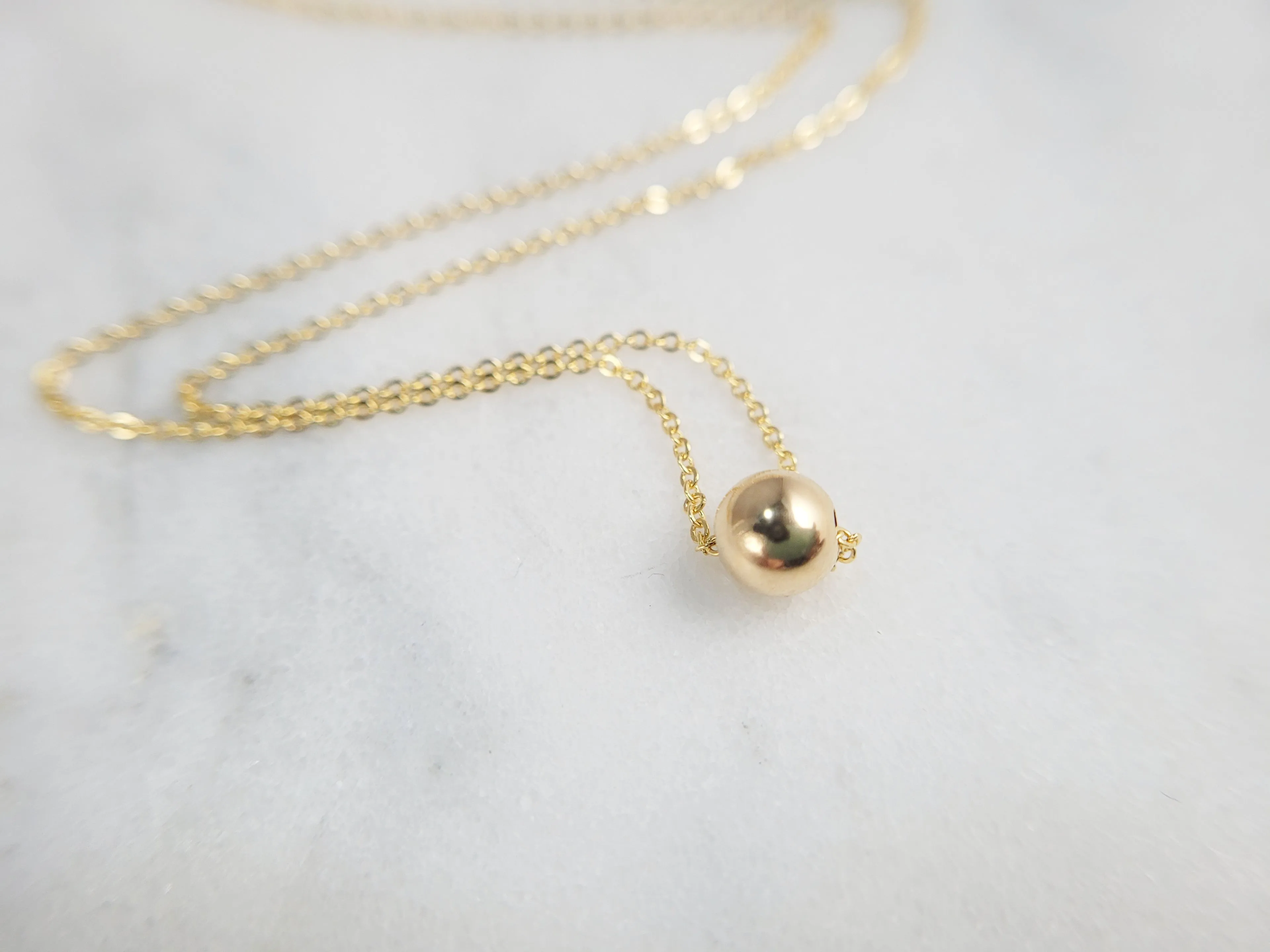 Dainty Floating Gold Ball Necklace