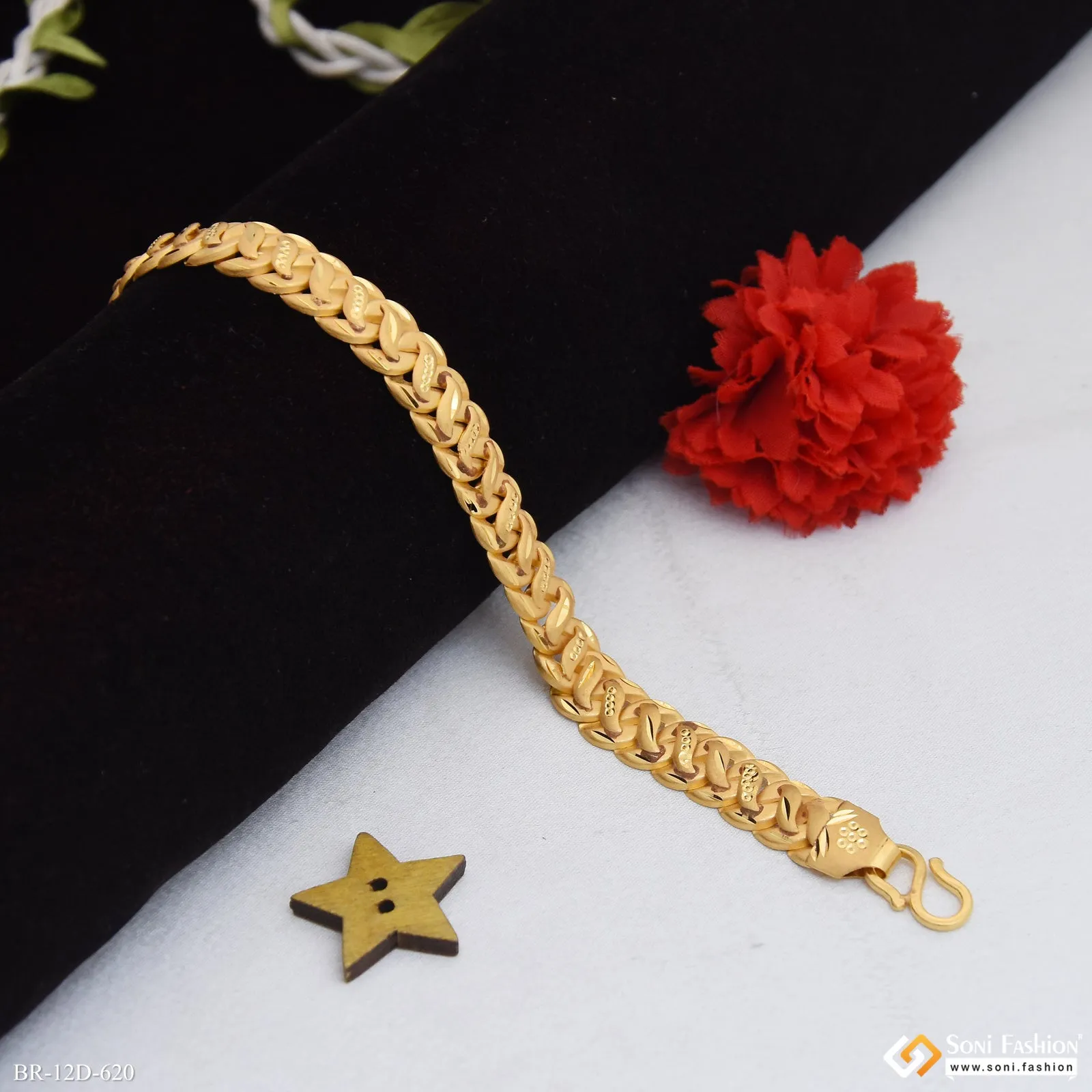 Funky Design Gold Plated Pokal Bracelet for Men - Style D620