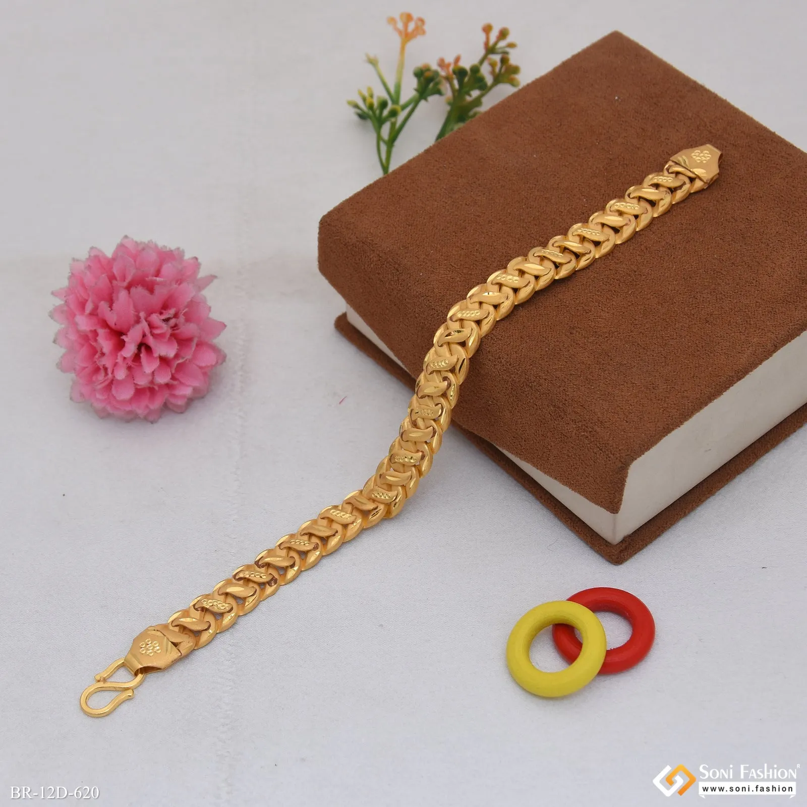 Funky Design Gold Plated Pokal Bracelet for Men - Style D620