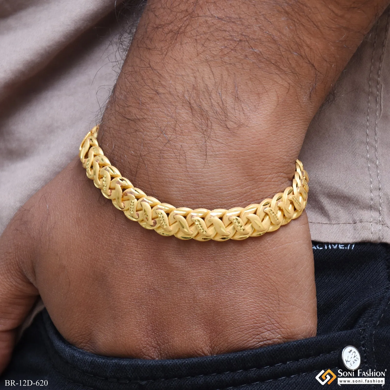 Funky Design Gold Plated Pokal Bracelet for Men - Style D620