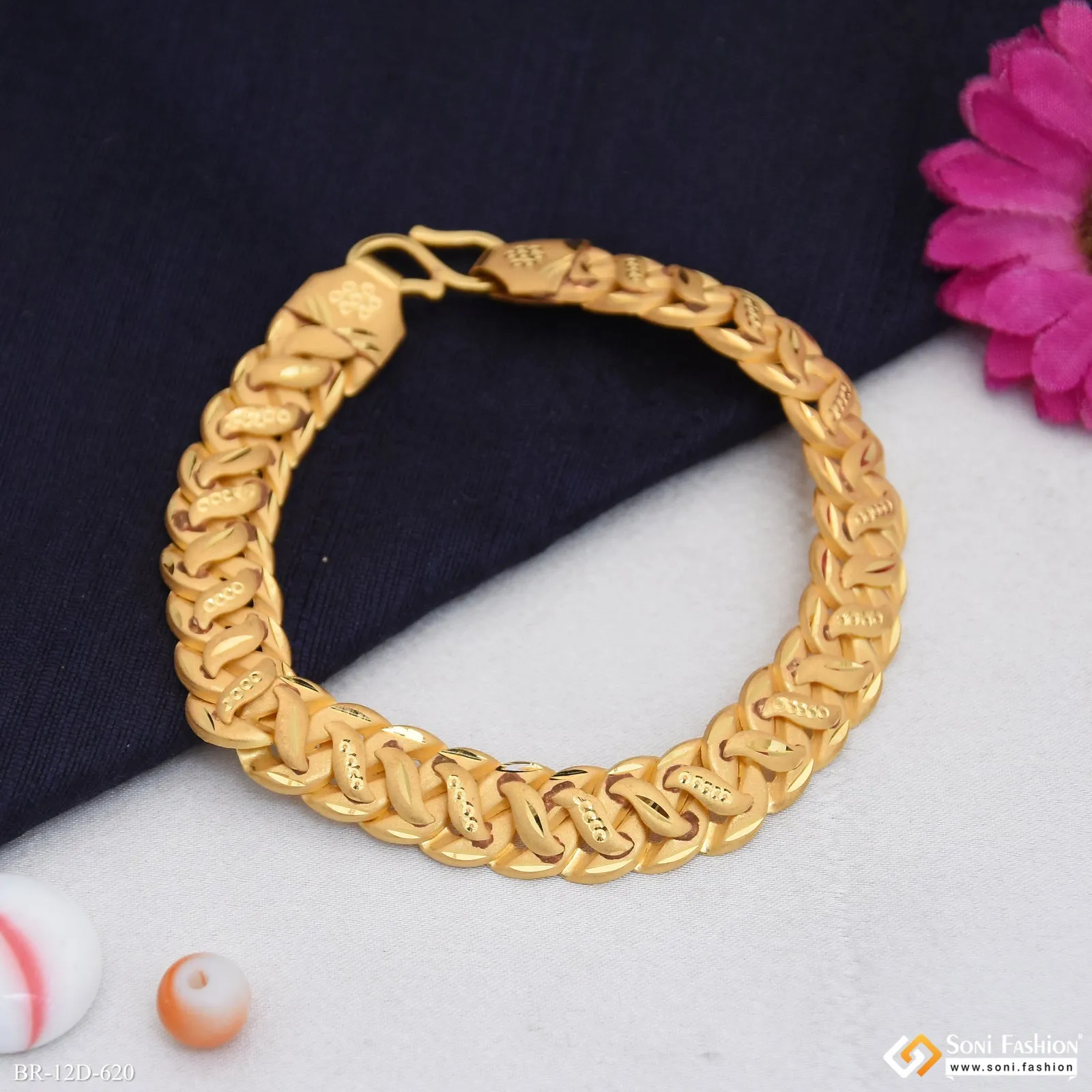 Funky Design Gold Plated Pokal Bracelet for Men - Style D620