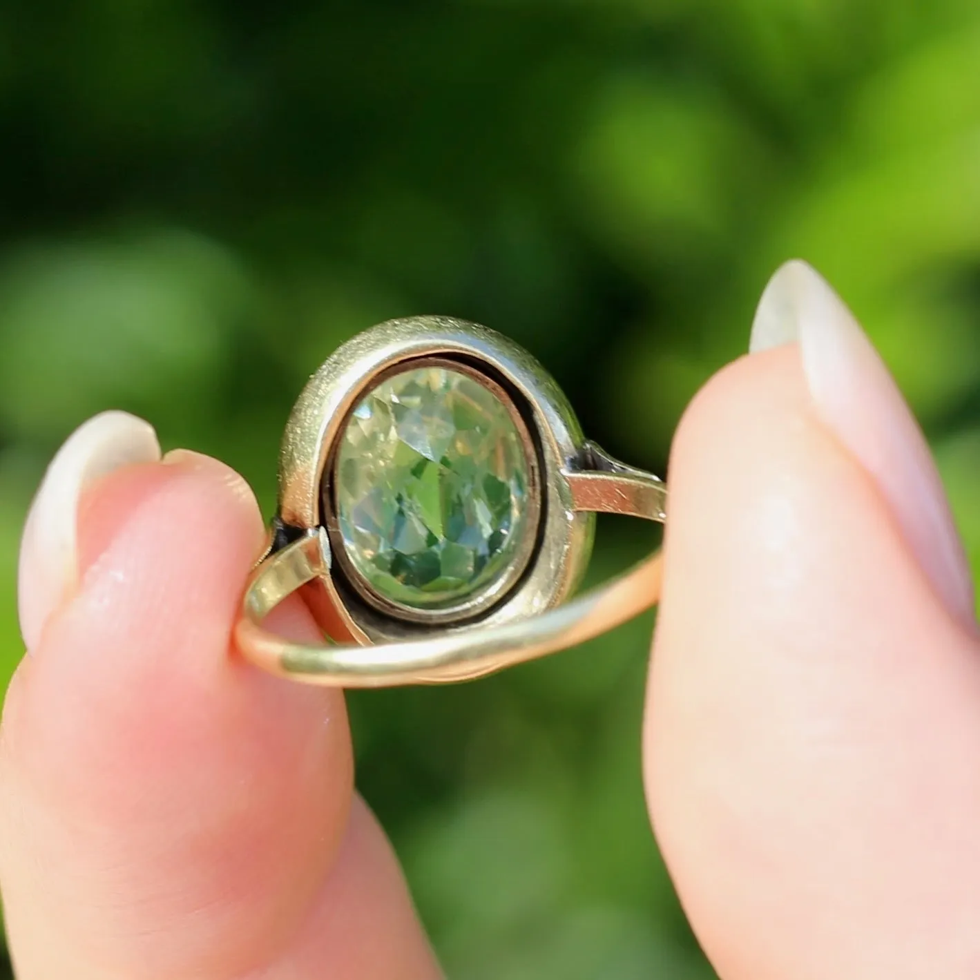 Oval Fancy Cut Uranium Glass Ring, 14ct Yellow Gold, size O1/2 or 7.5