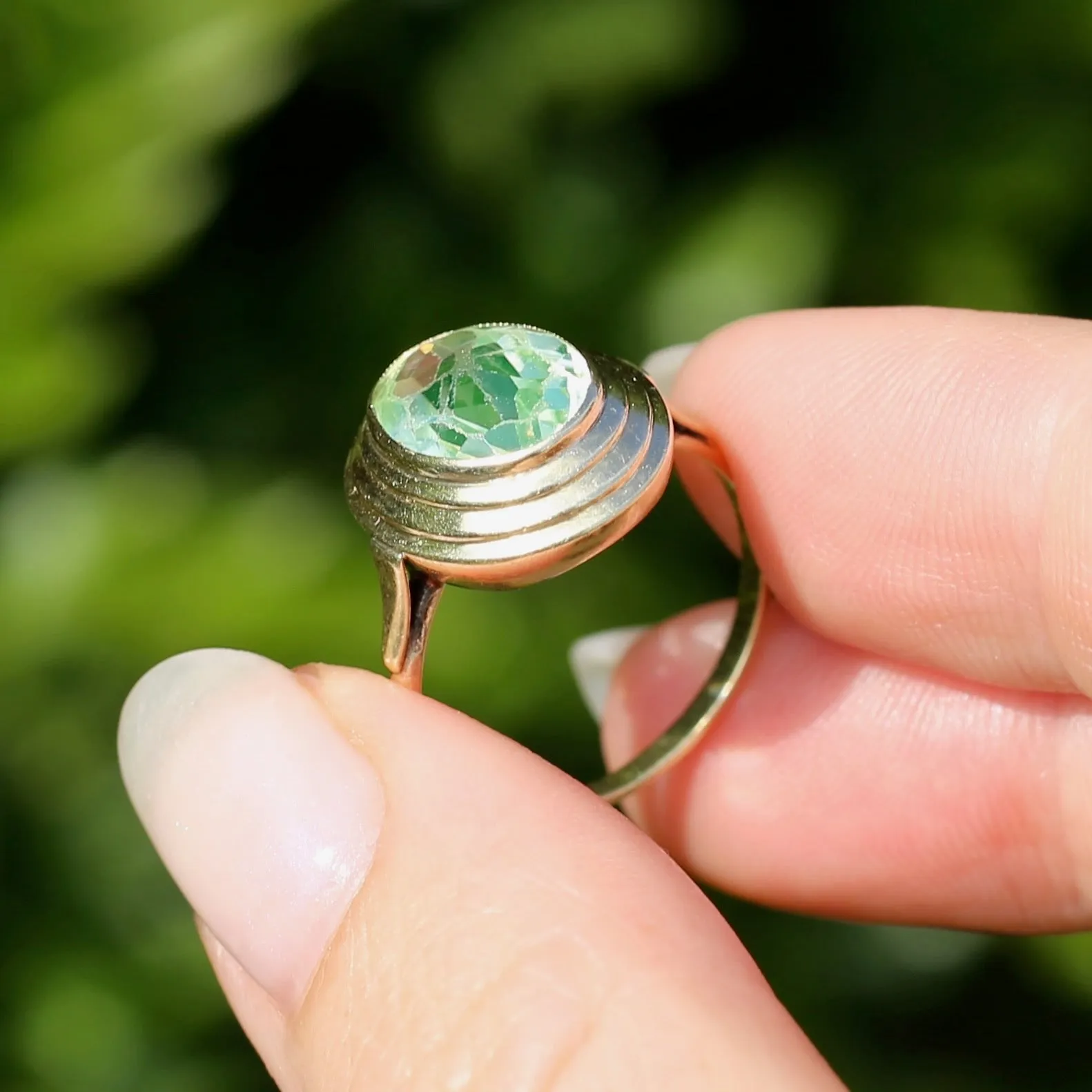 Oval Fancy Cut Uranium Glass Ring, 14ct Yellow Gold, size O1/2 or 7.5
