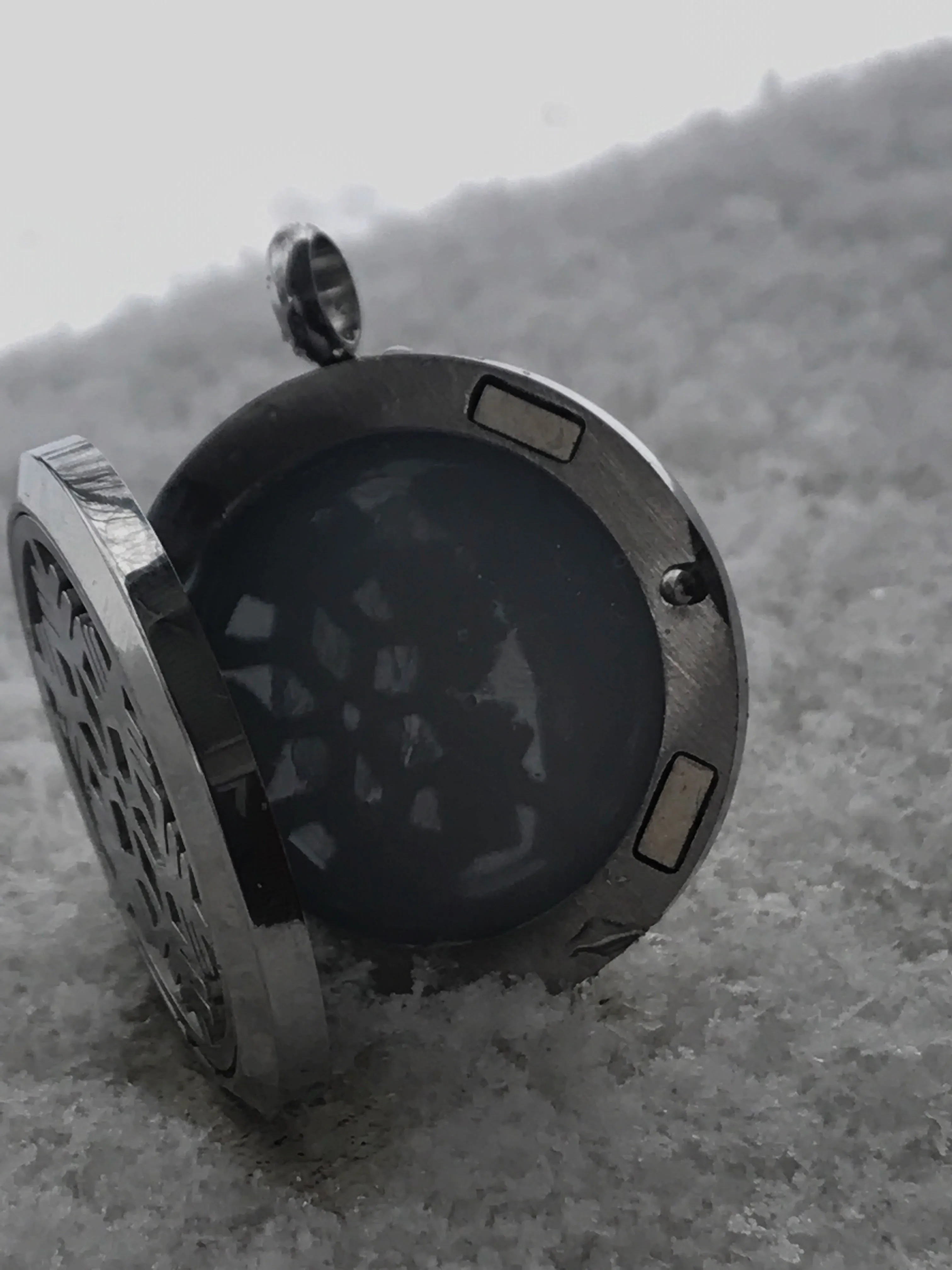 Stainless steel snowflake locket pendant