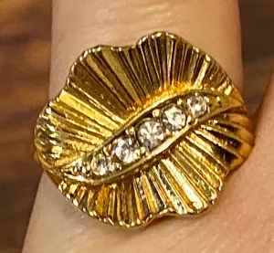 Vintage Gold Tone Ruffle Rhinestone Cocktail Ring Sz 6