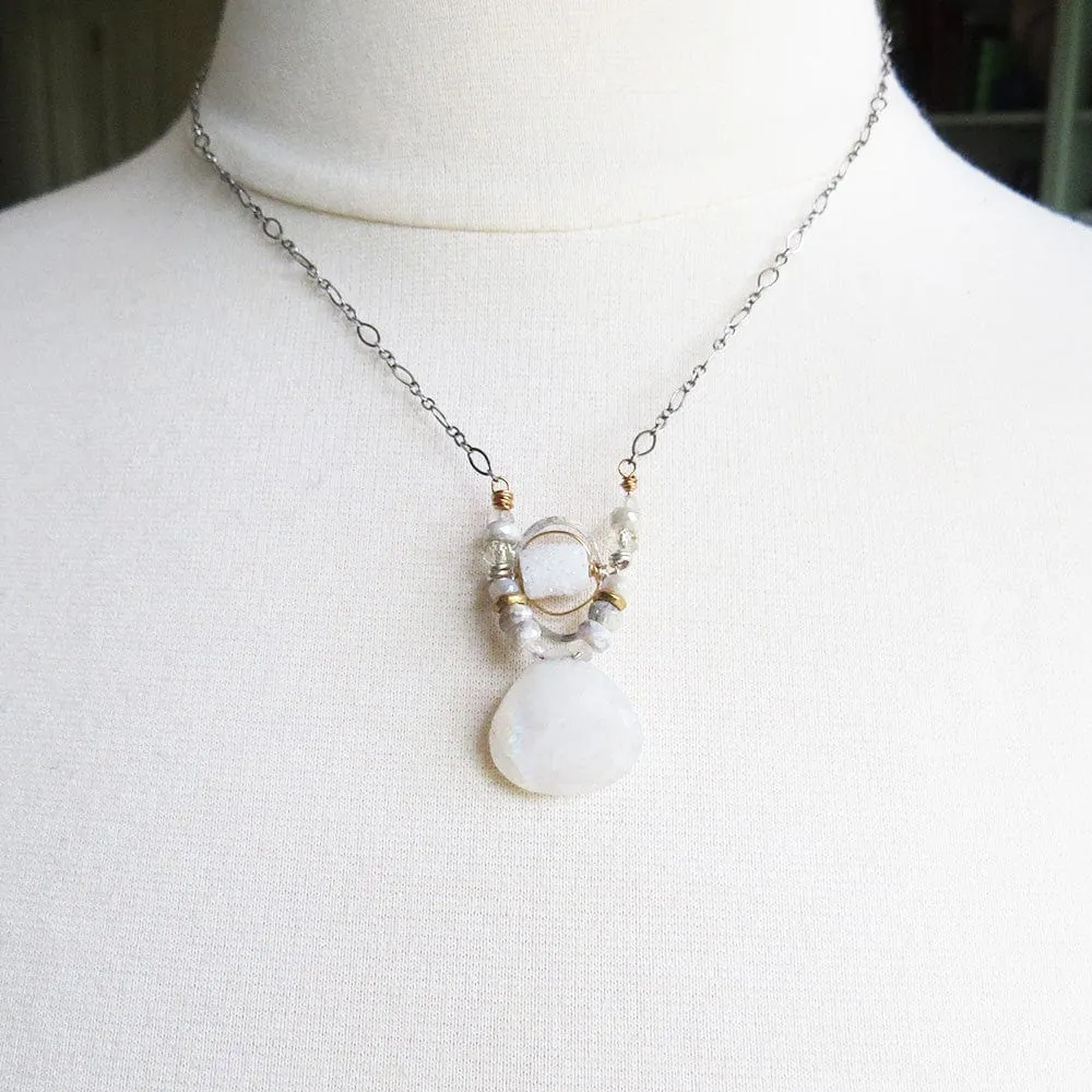 WHITE MIX NECKLACE